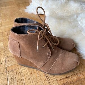 Bobs by Sketchers Suede Wedge Booties, sz 5.5